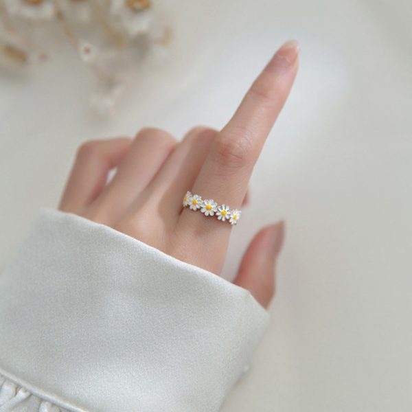 Vintage Daisy Flower Ring For Cheap - Image 2